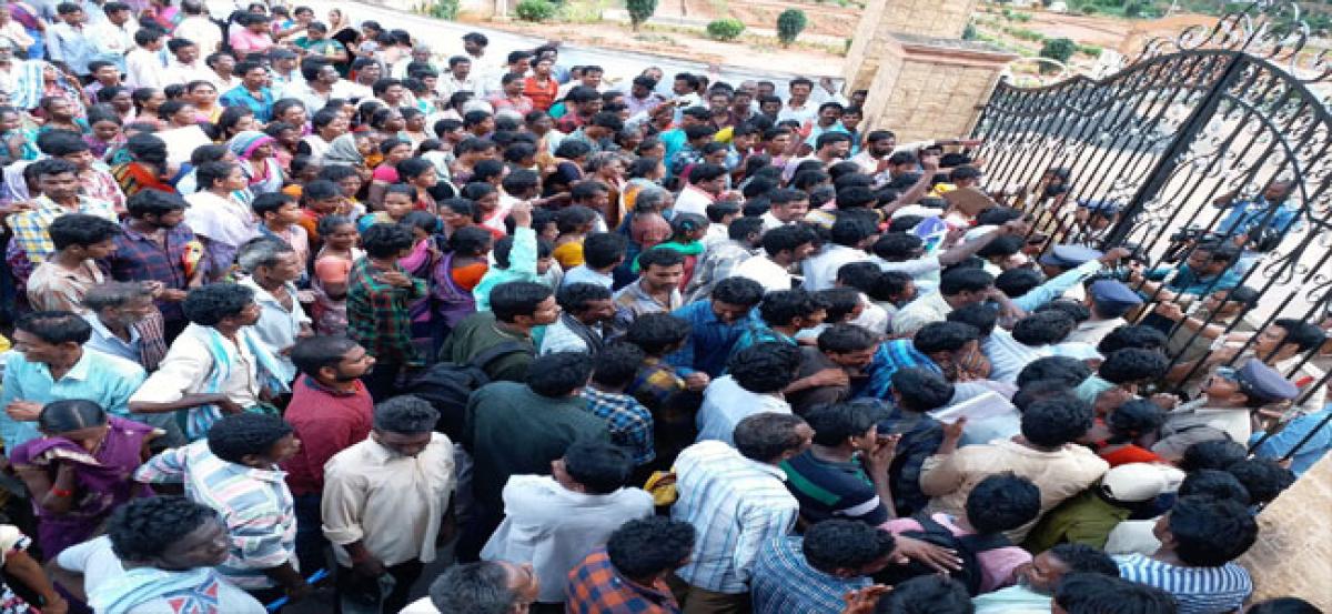 Displaced lay siege to Collectorate