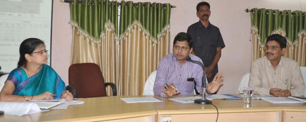 Don’t indulge in open criticism: collector to officials