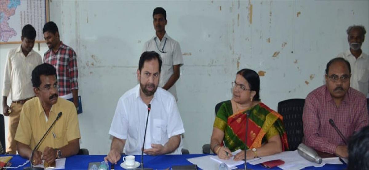 Collector asks officials to utilise services of Federation of SHGs