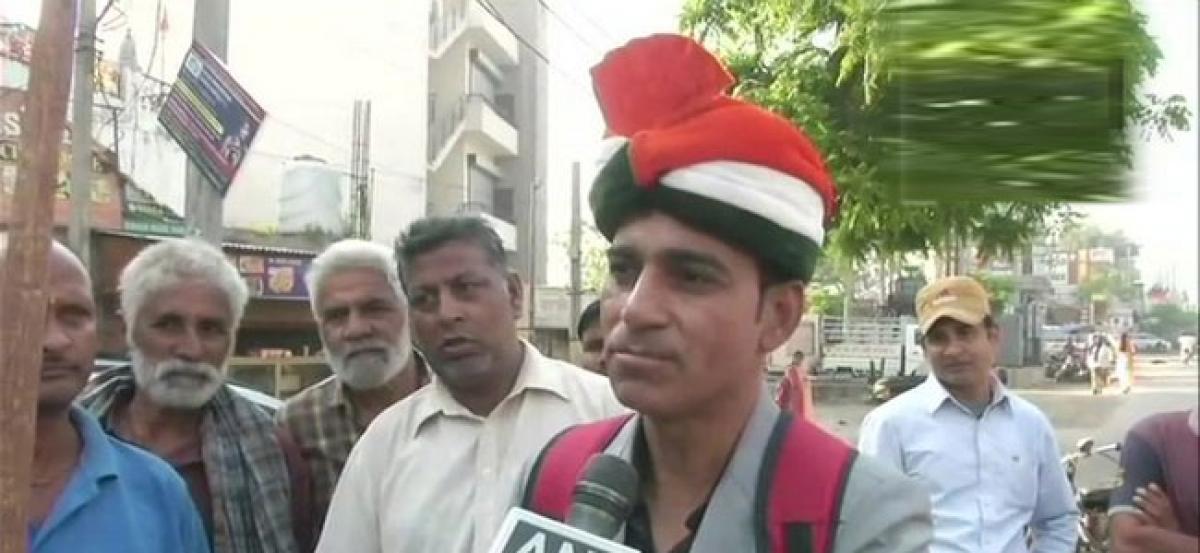 This man cycle in Punjab urging people to remember freedom fighter