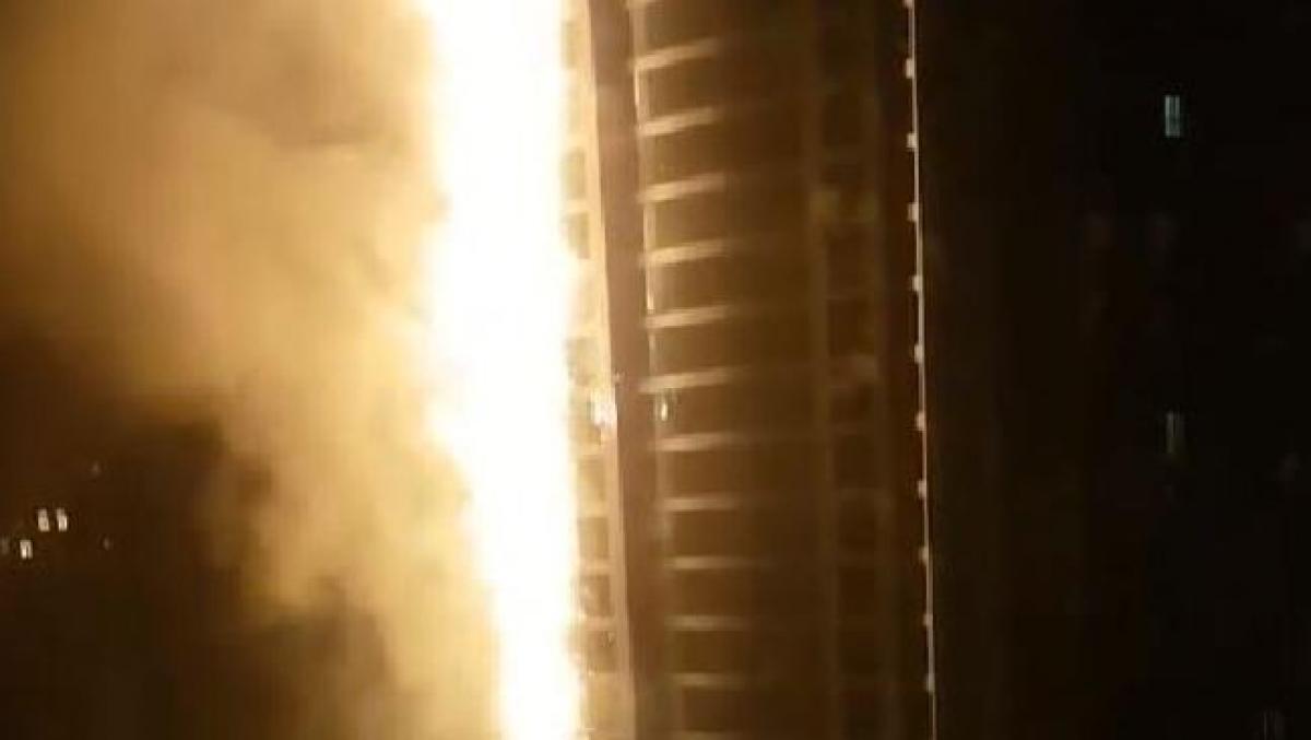 Massive fire rips through Dubais Torch Tower