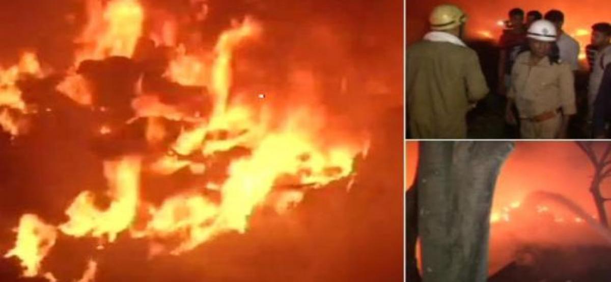 Delhi: Massive fire breaks out in plastic godown