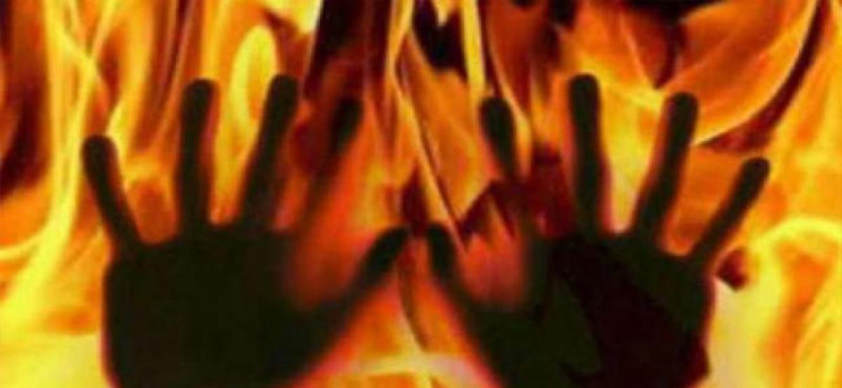 Woman sets drunk husband on fire in Odisha
