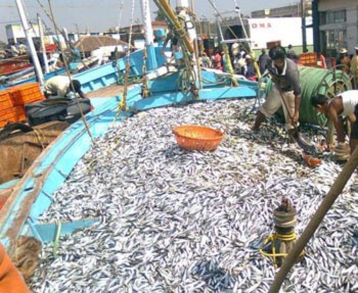 Fishermen protest against KNPP