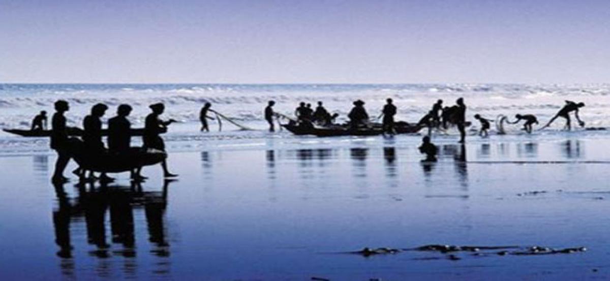 Tamil Nadu fishermen chased away by Sri Lankan Navy, fishing nets snapped