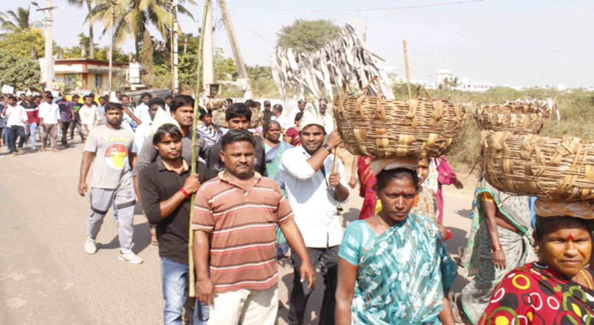 Fishermen stage novel protest