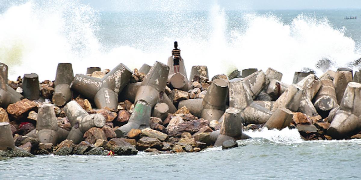 High tides create panic among fishermen