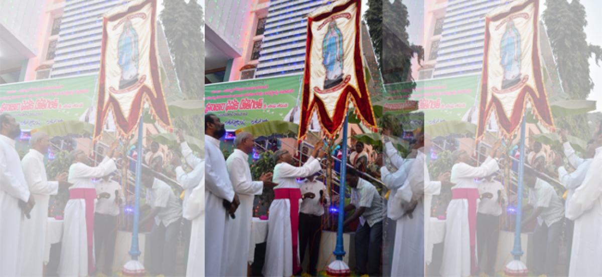 Bishop inaugurates Navadina prayers