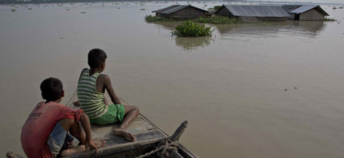 Bus services resume in flood-hit Bengal