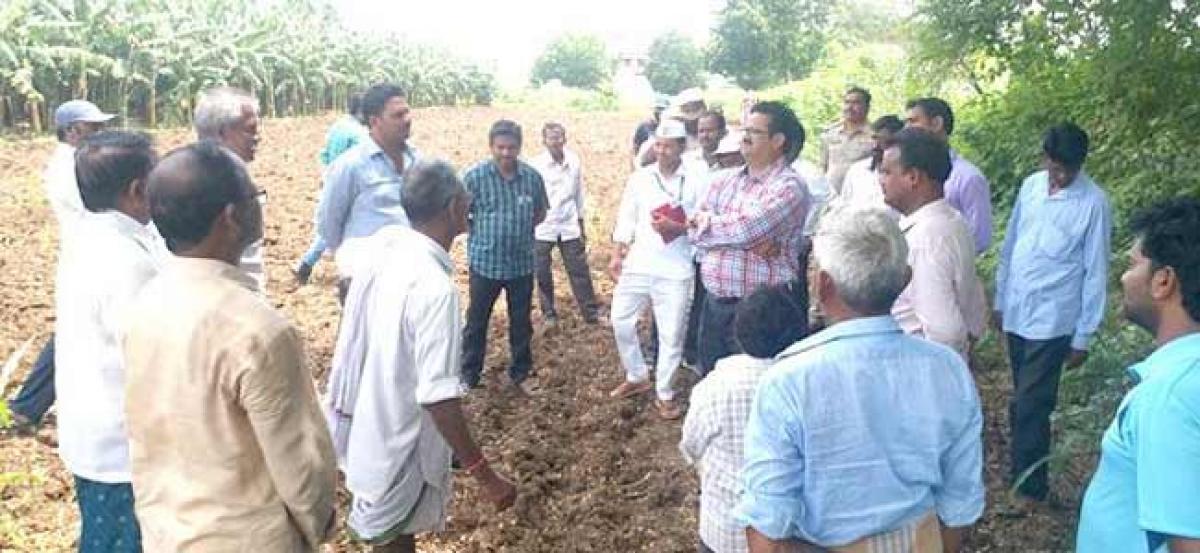 High Tension In Undavalli, Farmers Arrested