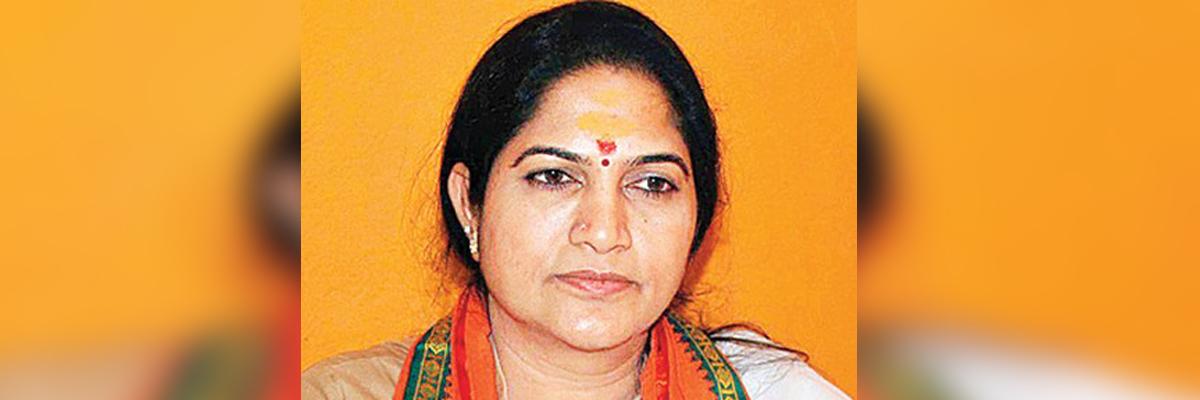 Narrow escape for BJP candidate from Gajwel as car her meets with an accident