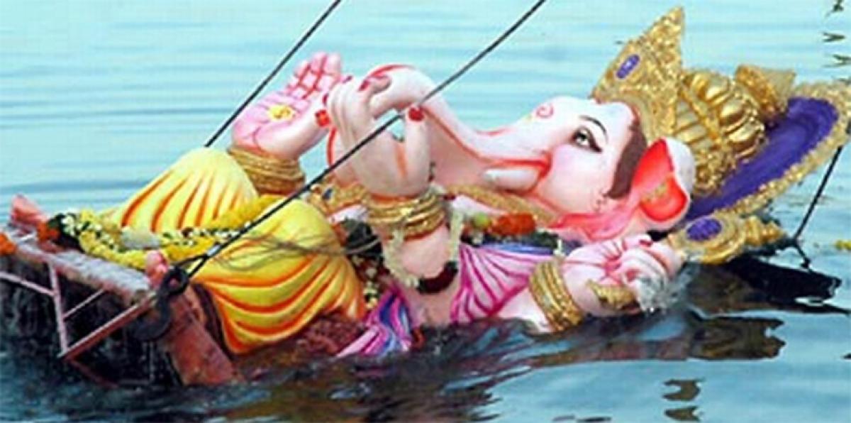 Special hooks for quick Ganesh idol immersion