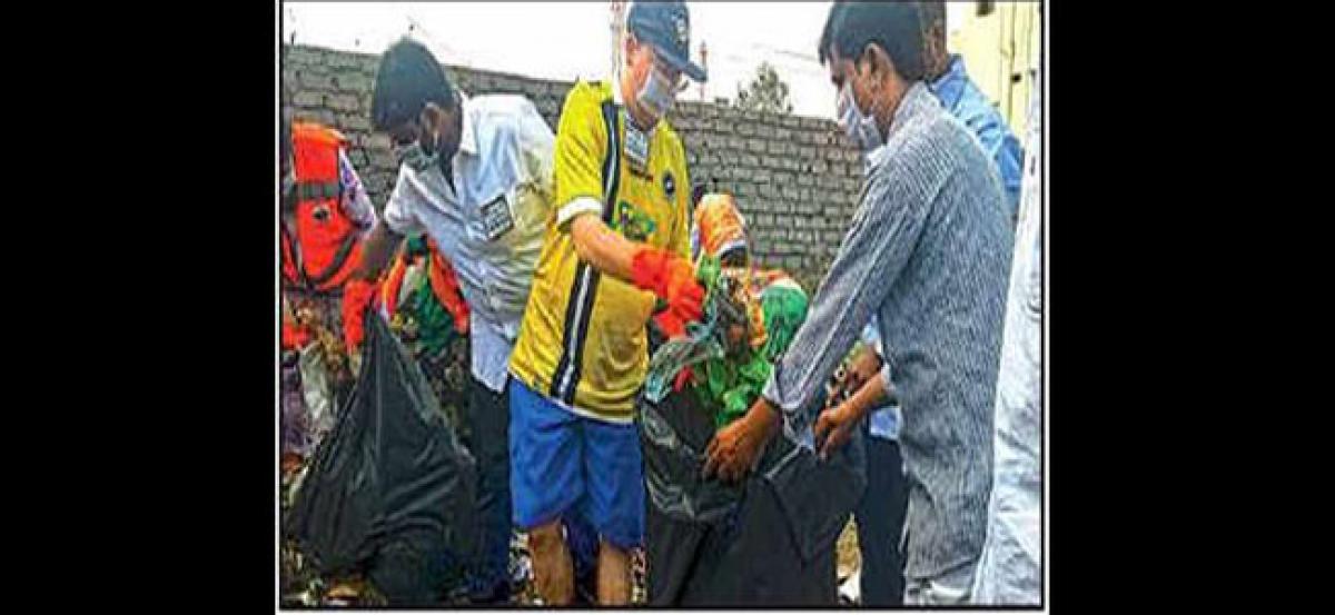 British diplomat joins GHMC sanitation workers for Beat Plastic Pollution campaign