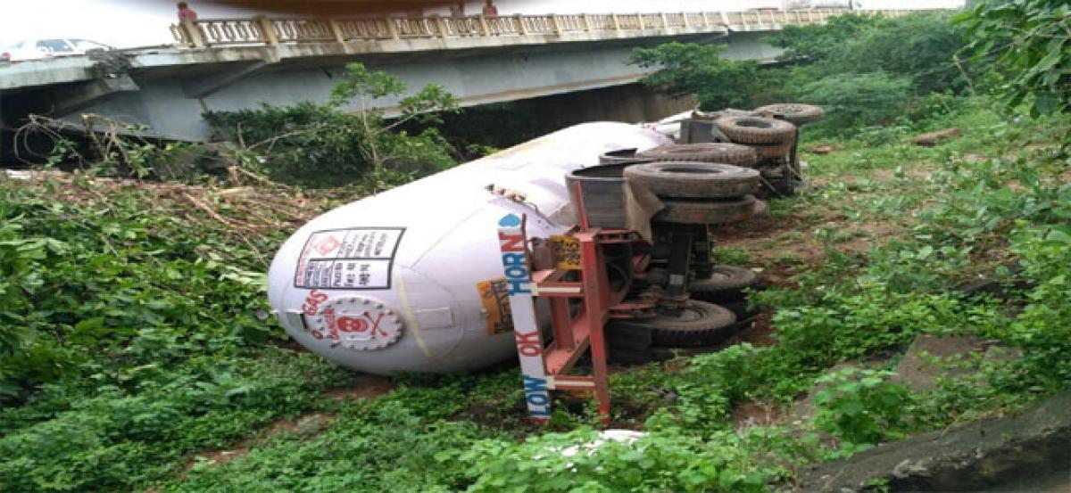 LPG tanker fall triggers gas leak fears