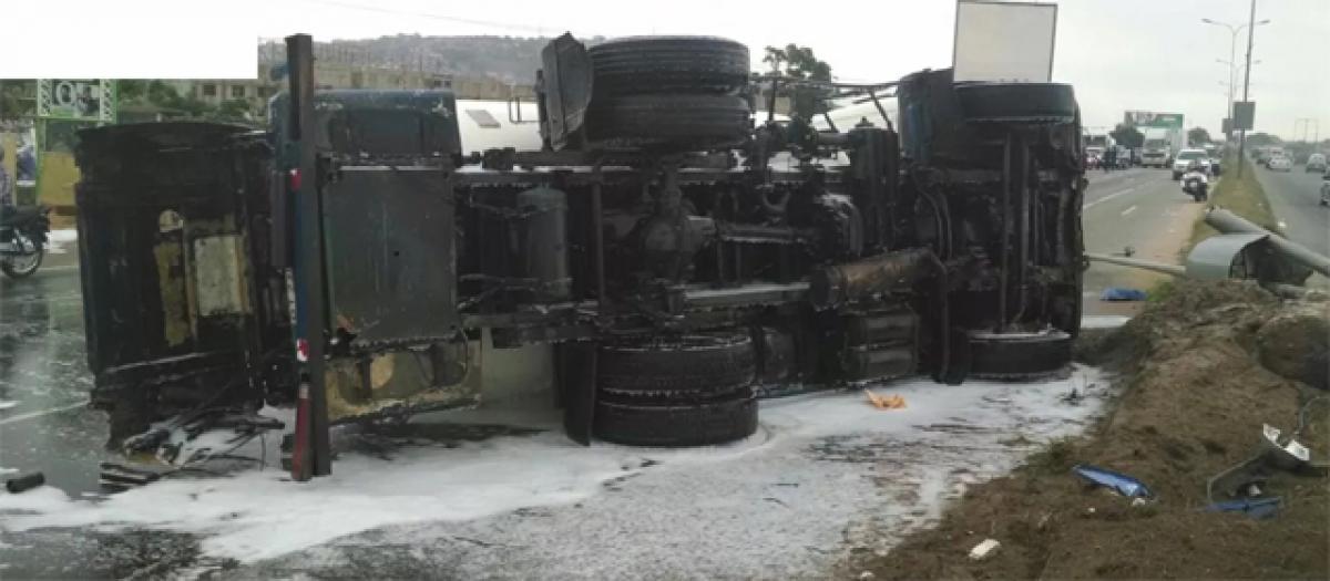 Gas tanker overturns; no casualties