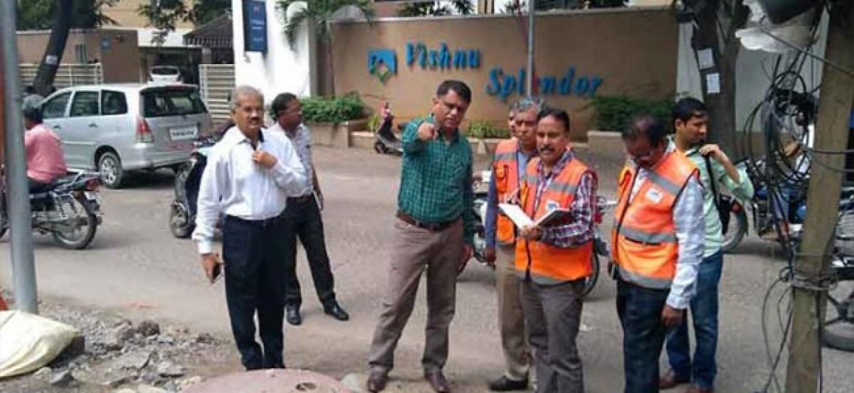 Hyderabad Metro medians for pedestrian crossing coming up