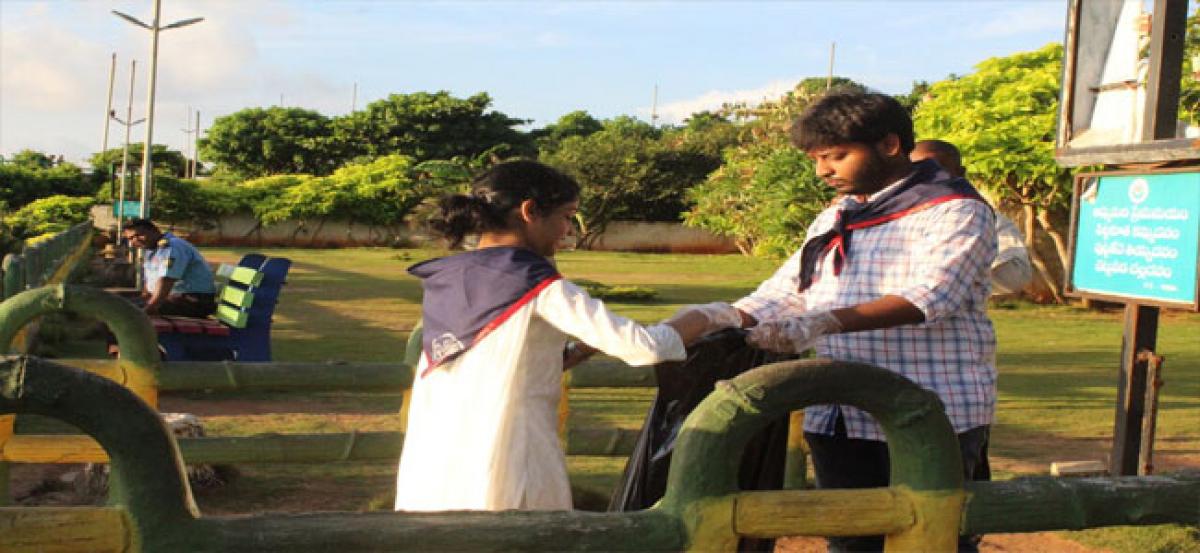 GITAM students’ Swachh Bharat at Tenneti Park