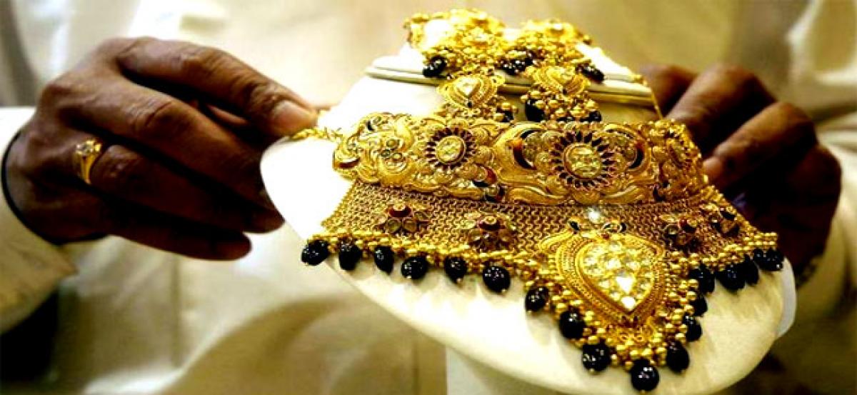 Lower gold prices fail to spark post-Diwali lull in demand