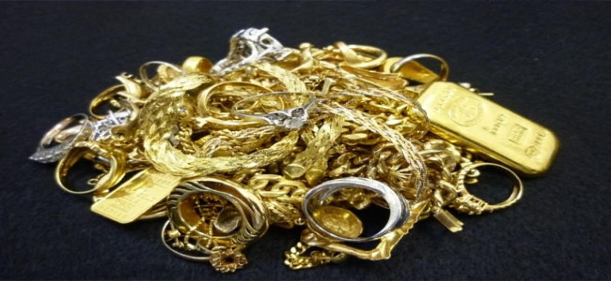 Burglars arrested, Rs 5 L worth gold ornaments seized