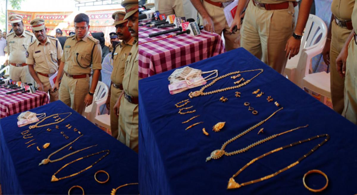 Gold worth 8.5 lakh recovered; 8 arrested