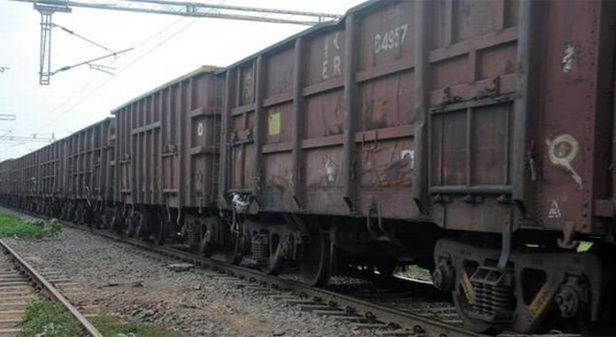 Goods train mishap averted 