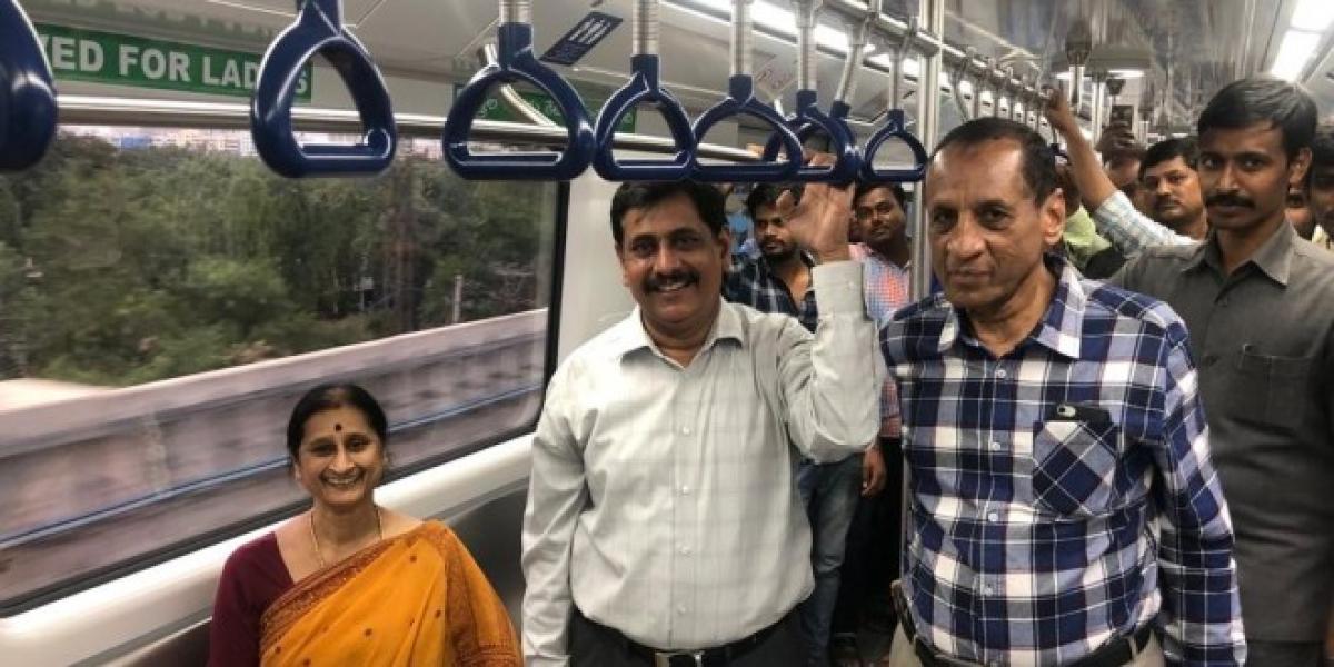 Governor couple travels in Metro Rail as ordinary passengers