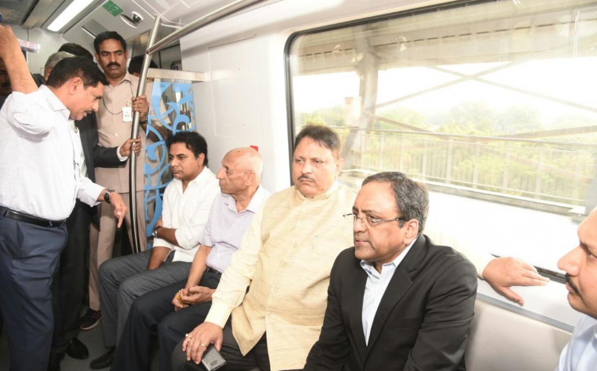 Governor travels by Metro Rail, inspects facilities