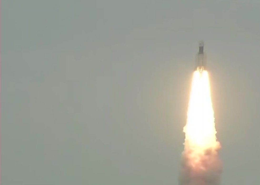 Chandrayaan 2 Launch Live Updates: : Isros Bahubali GSLV-MkIII with Chandrayaan-2 lifts off