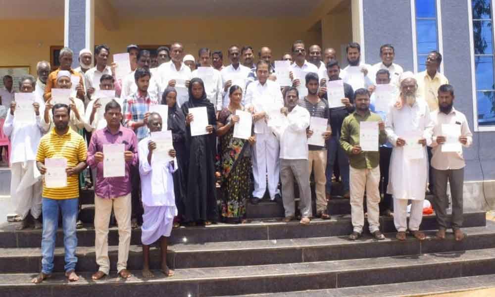 MLA Manik Rao distributes Chief Minister Relief Fund cheques