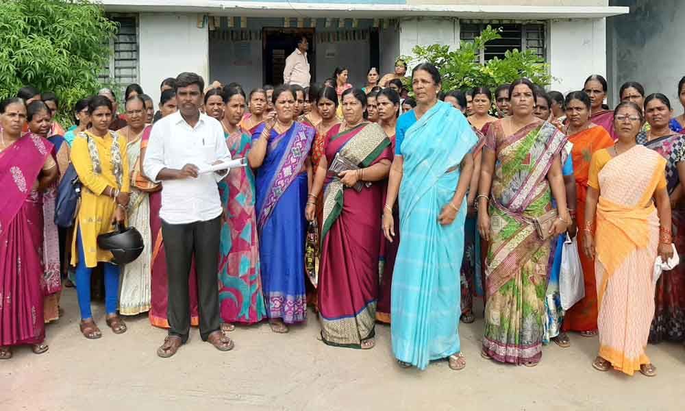 Anganwadi workers hold protest