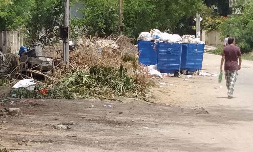 GHMC staff neglect garbage removal