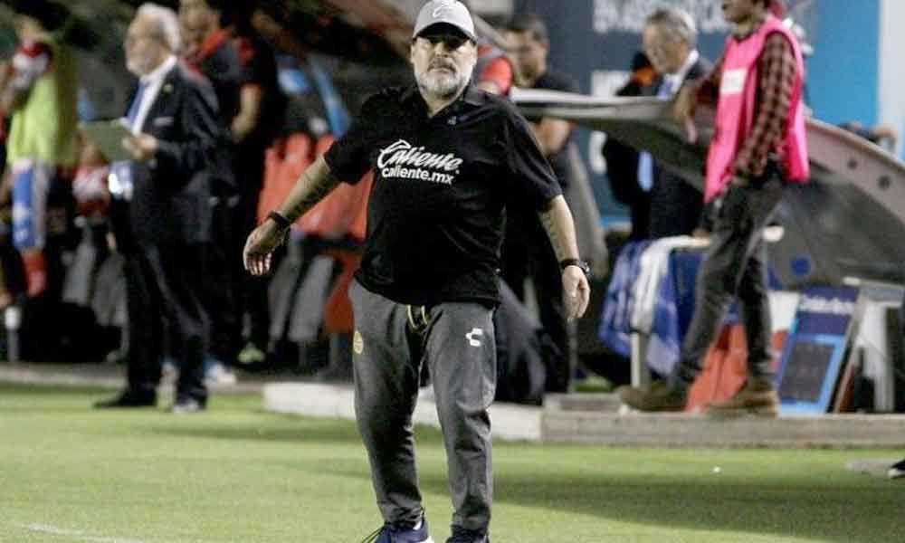 Maradona undergoes successful knee surgery