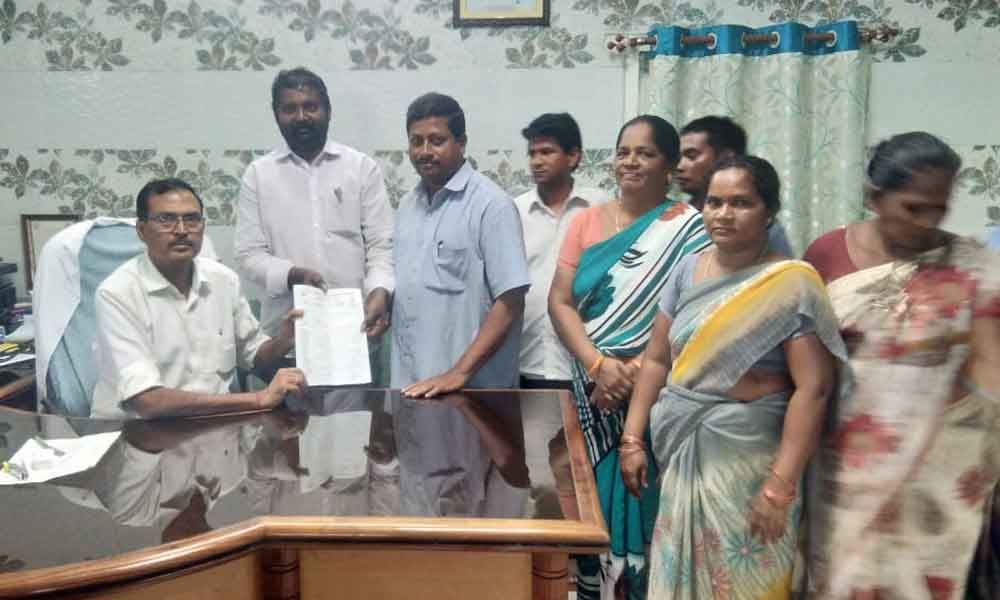 Kakinada Government General Hospital sanitary workers demand minimum wages