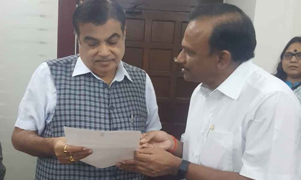 Magunta Srinivasulu Reddy meets Gadkari over highway development