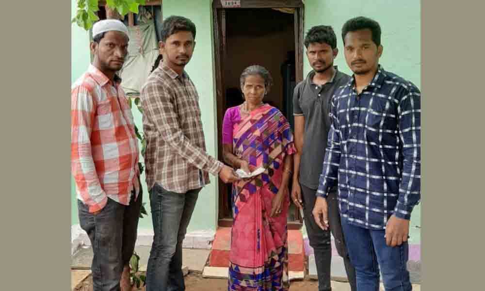 Anirudh Yuva Sena extends aid to poor Muslim woman in Mahbubnagar