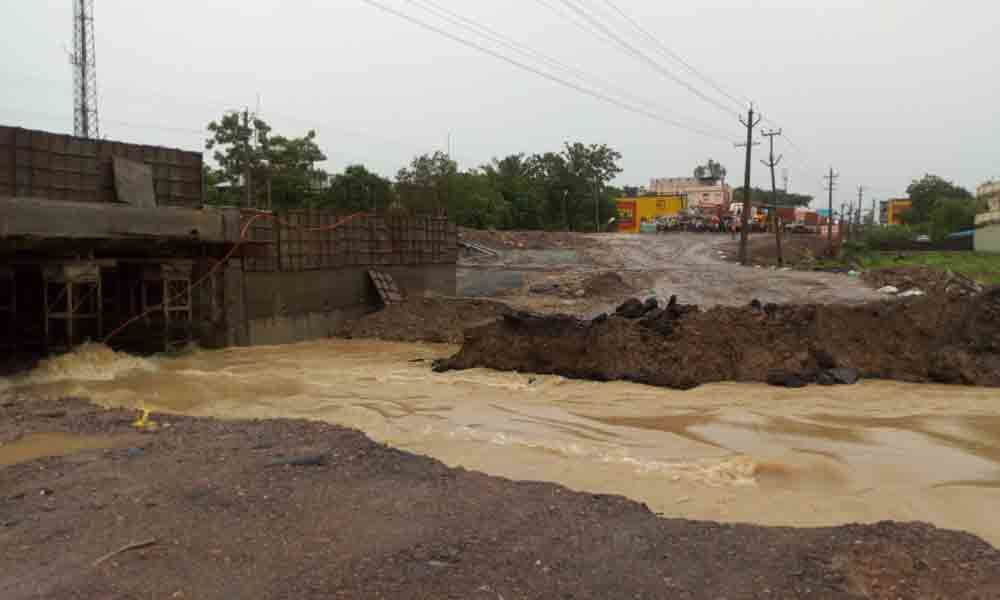 Mulugu: Traffic stranded on NH-163