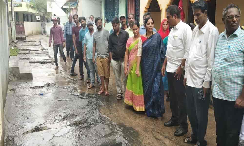 Mayor Sunkara Pavani inspects sanitation in Kakinada