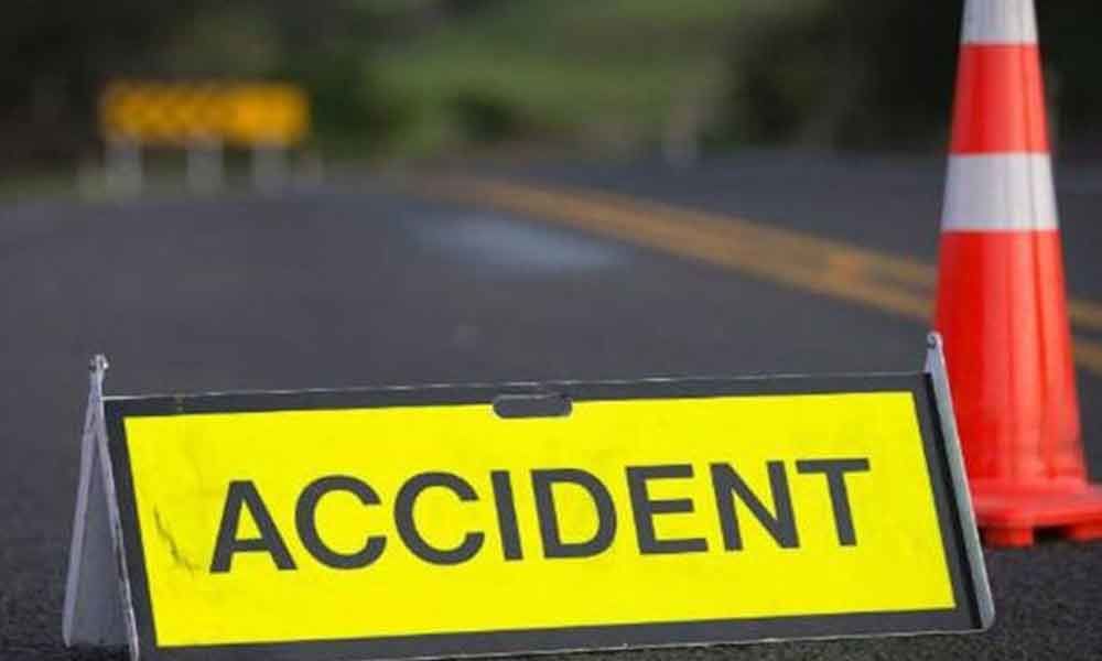 4 killed, 6 injured in tempo-truck collision in Uttar Pradesh