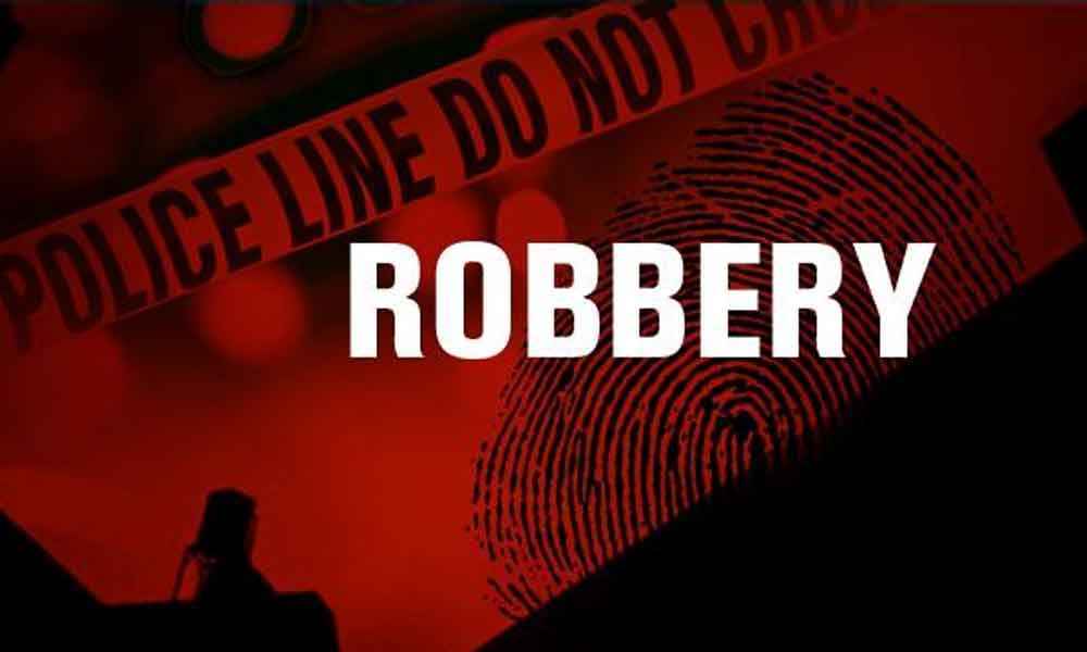 Woman, who robbed relatives of Rs 24 lakh, arrested in Hyderabad