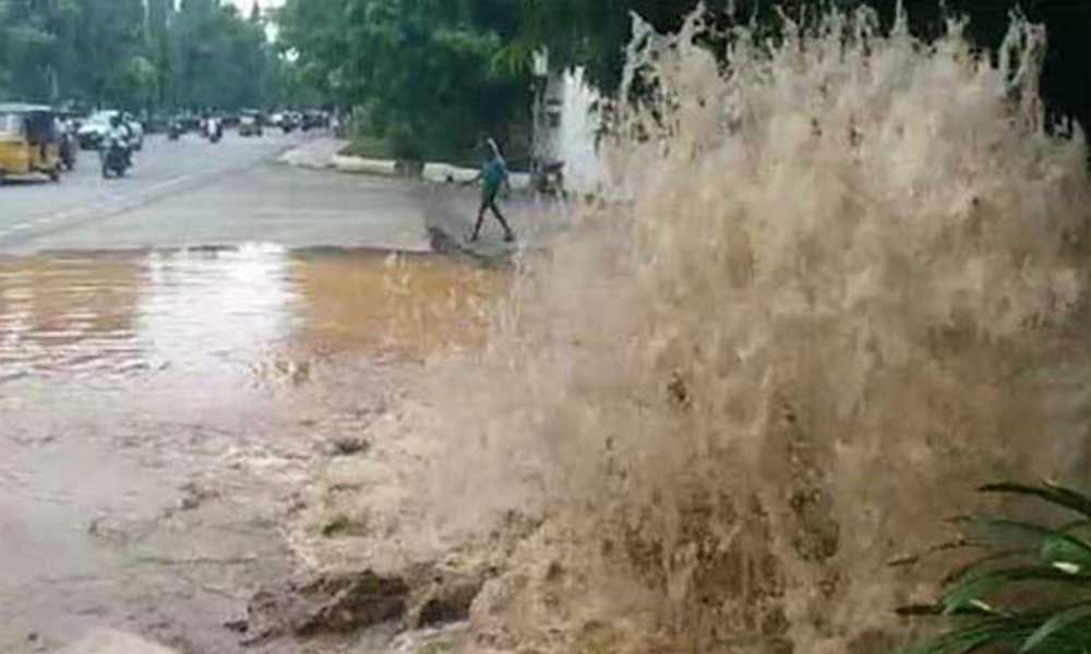 Krishna water pipeline crack floods Raj Bhavan Road