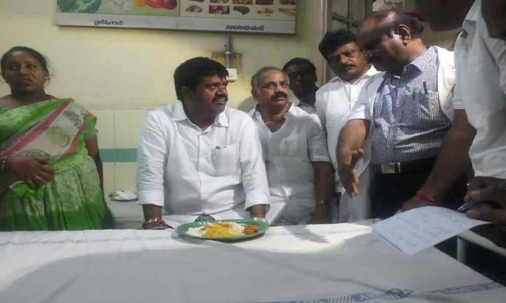 Minister M Srinivasa Rao rues over poor quality food at hospital