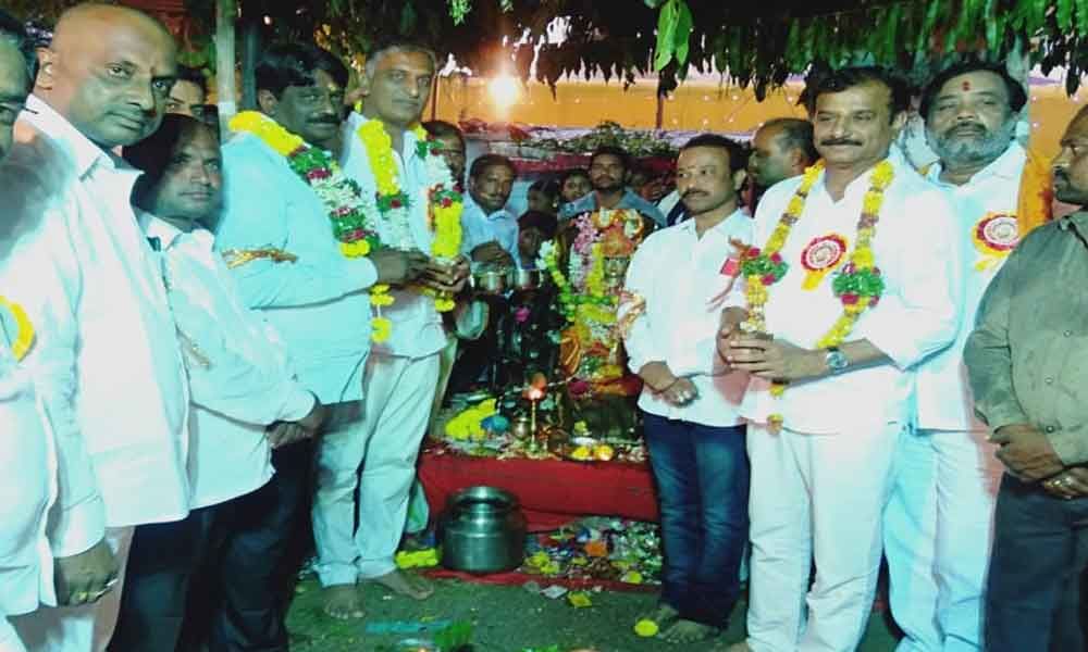 Harish Rao takes part in Mahankali utsav