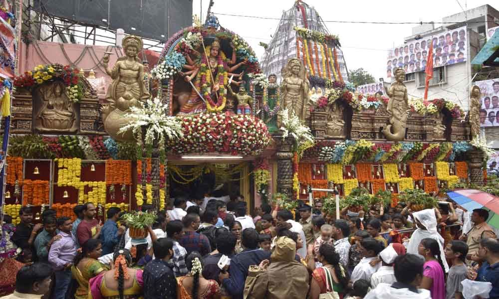 Pomp and gaiety mark Old City Bonalu fete