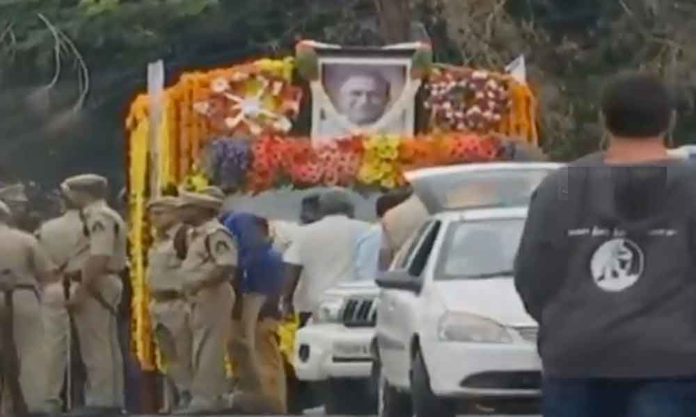 Hyderabad: Jaipal Reddy funeral procession begins