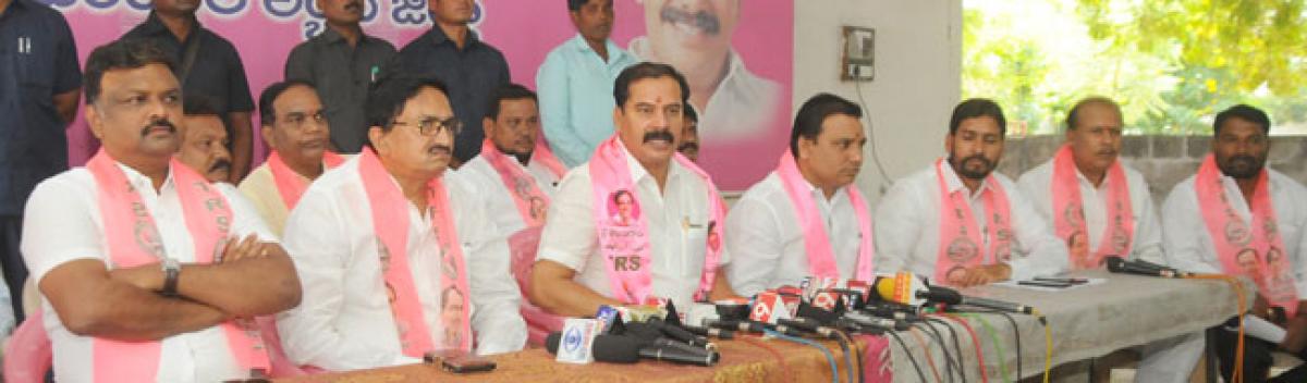 TS Govt beneficiaries are TRS star campaigners