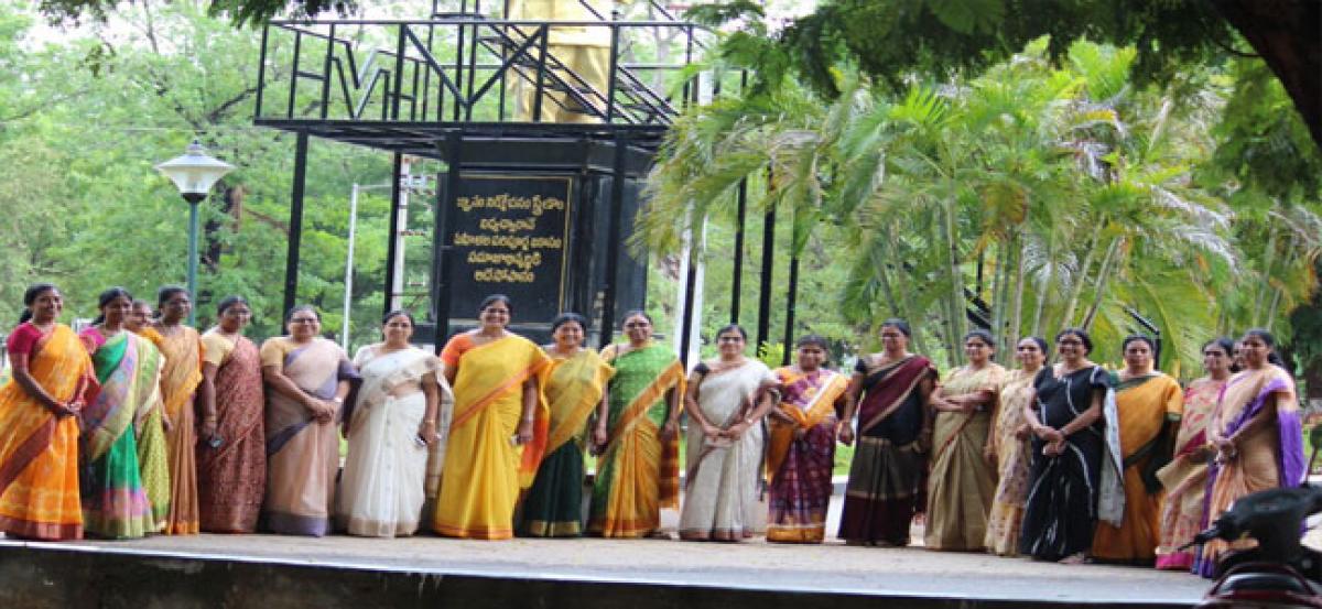 Handloom Day celebrated at Sri Padmavati Mahila Visvavidyalayam