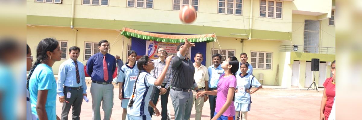 AKNU Hand Ball team leaves for Kurnool