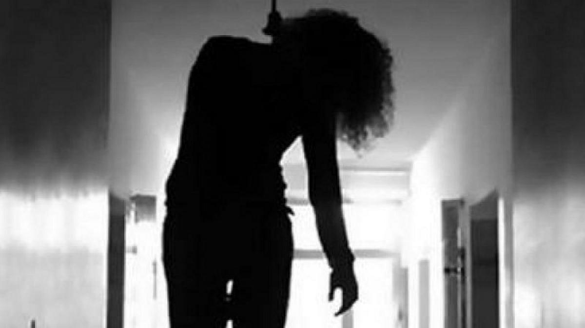 Medico Commits Suicide In Tirupati