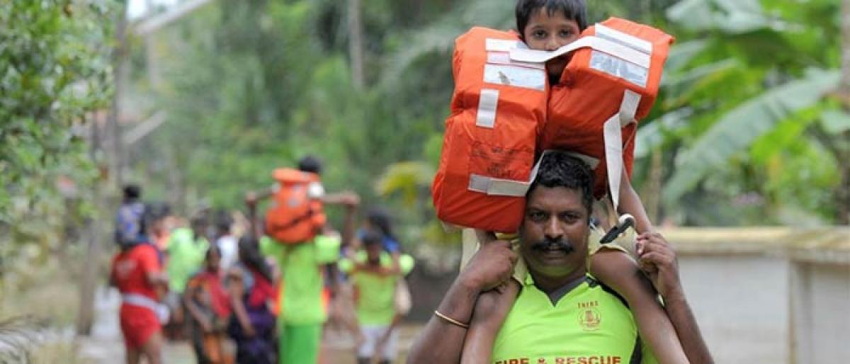 Disease outbreaks feared as thousands trapped by Kerala flood
