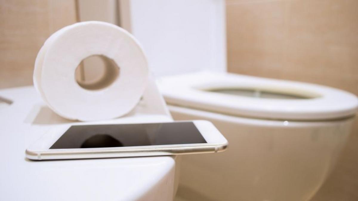 Smartphone screens found to be more than three times dirtier than a toilet seat